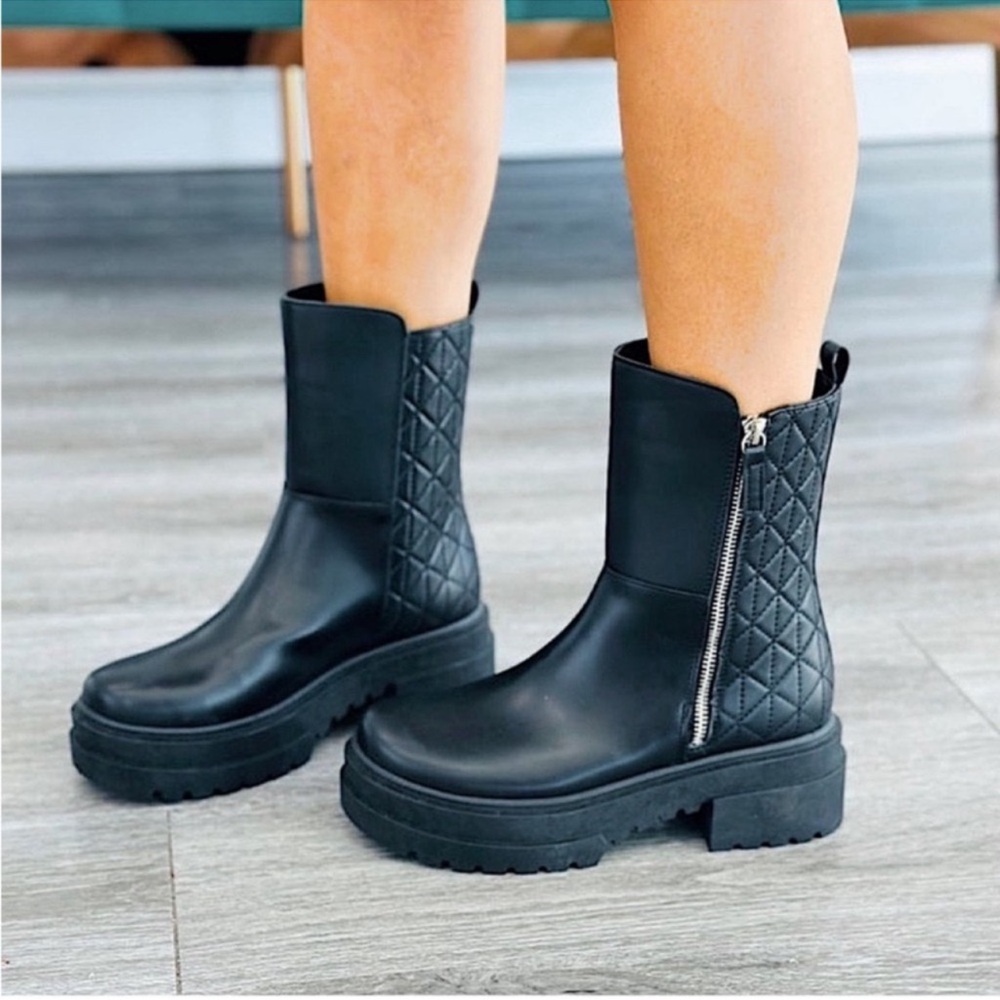 BOUTIQUE Qupid Women's Black Moto Quilted Combat Platform Lug Sole Boots Sz 6
